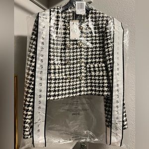 Houndstooth cropped blazer